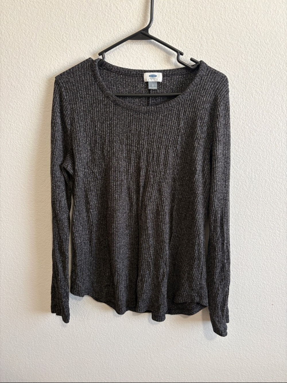 Old Navy Ribbed Long-Sleeve Top in Charcoal Gray